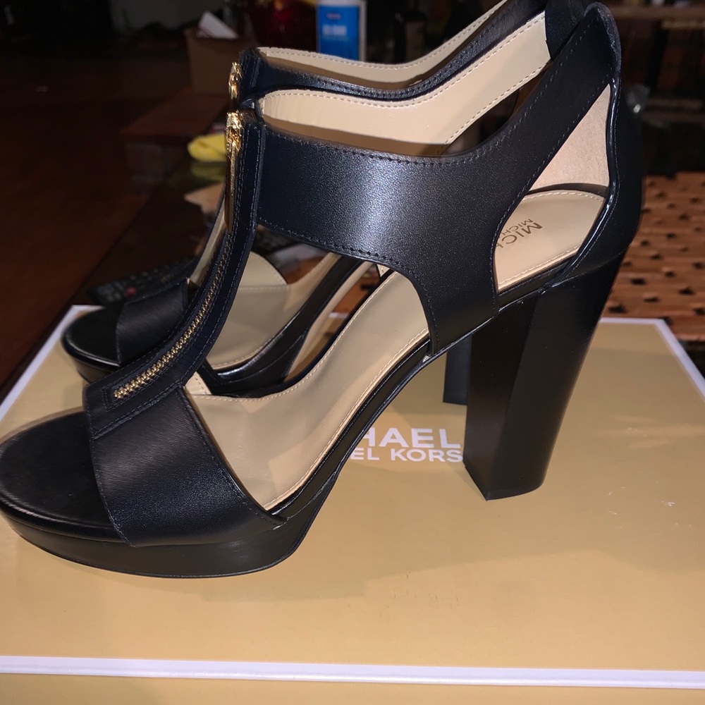 These are brand new, never even put on!